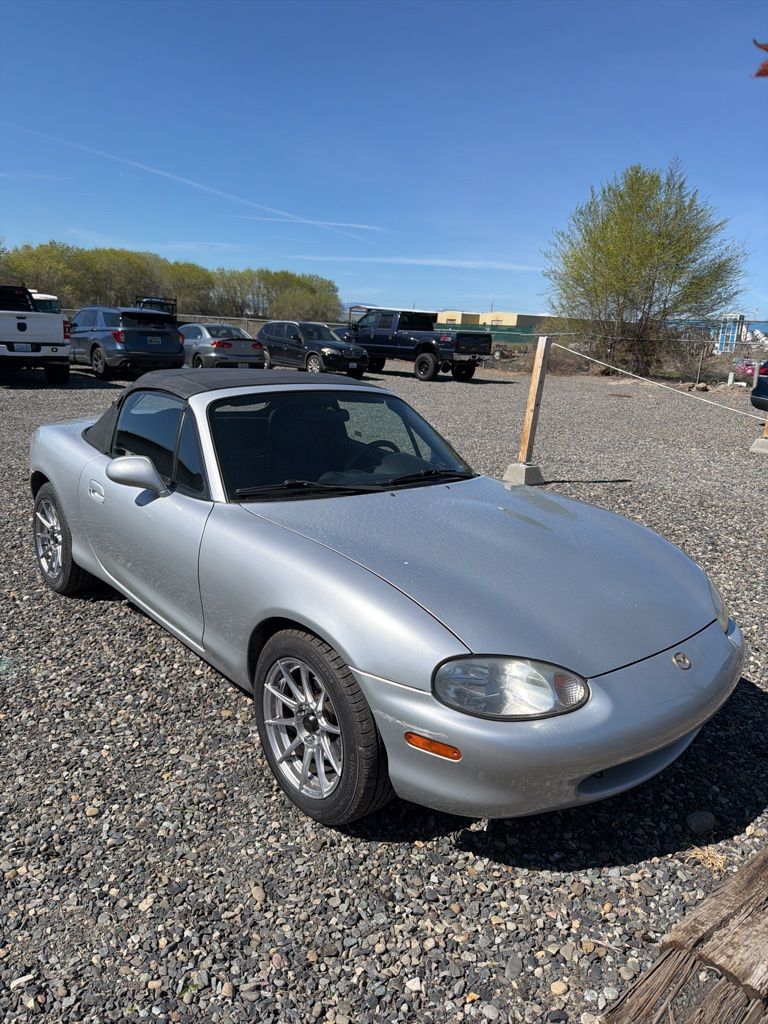 Silver 1999 Mazda MX-5 Miata Base Convertible Rear-Wheel Drive 5-Speed Manual
