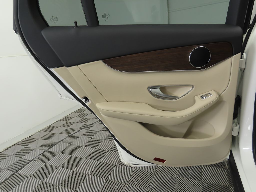 2022 Mercedes-Benz GLC 300 26