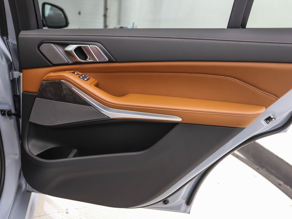 Thumbnail: 2026 BMW X7 - 30