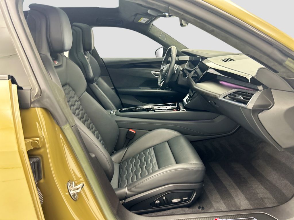 Thumbnail: 2022 Audi RS e-tron GT - 19