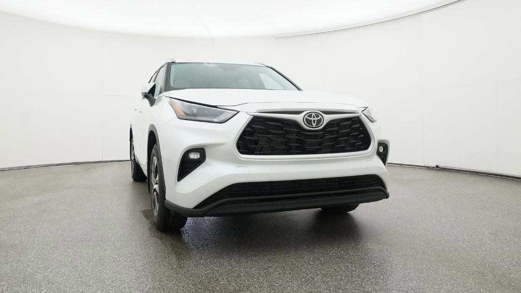Thumbnail: 2025 Toyota Highlander - 28