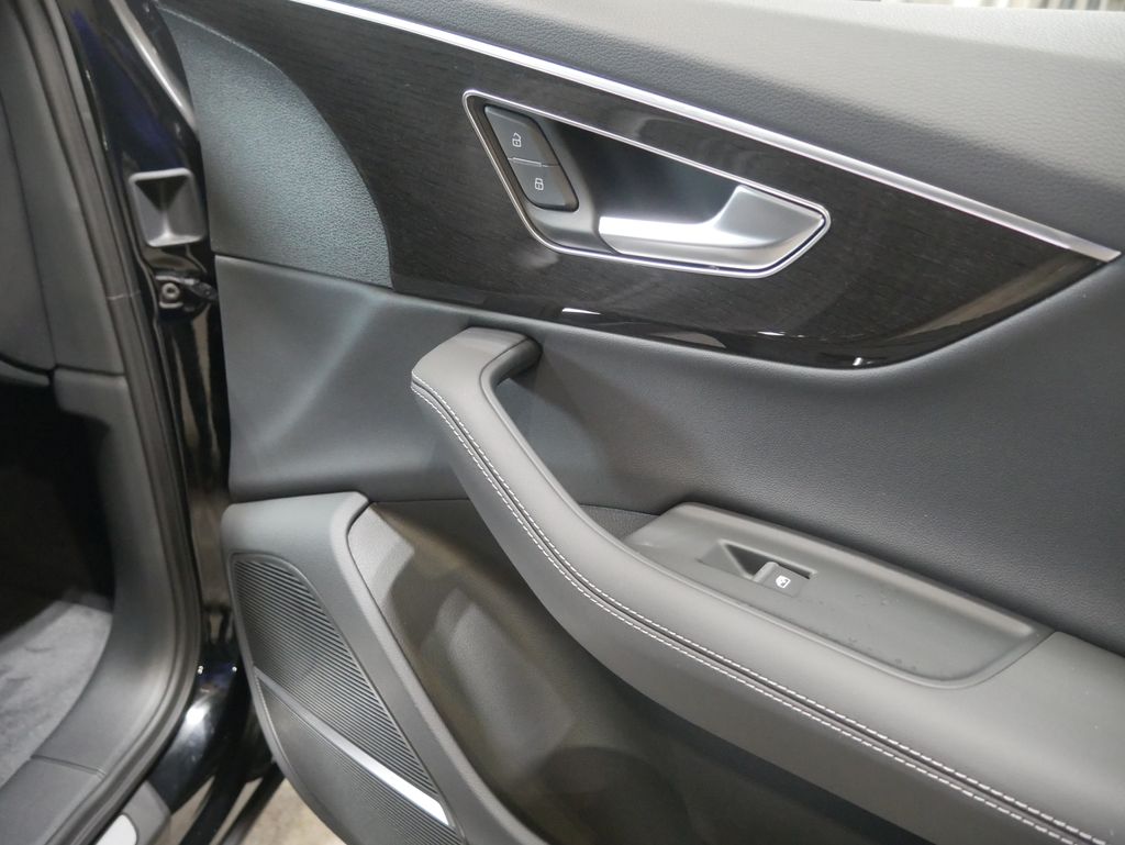 Thumbnail: 2026 Audi Q7 - 25