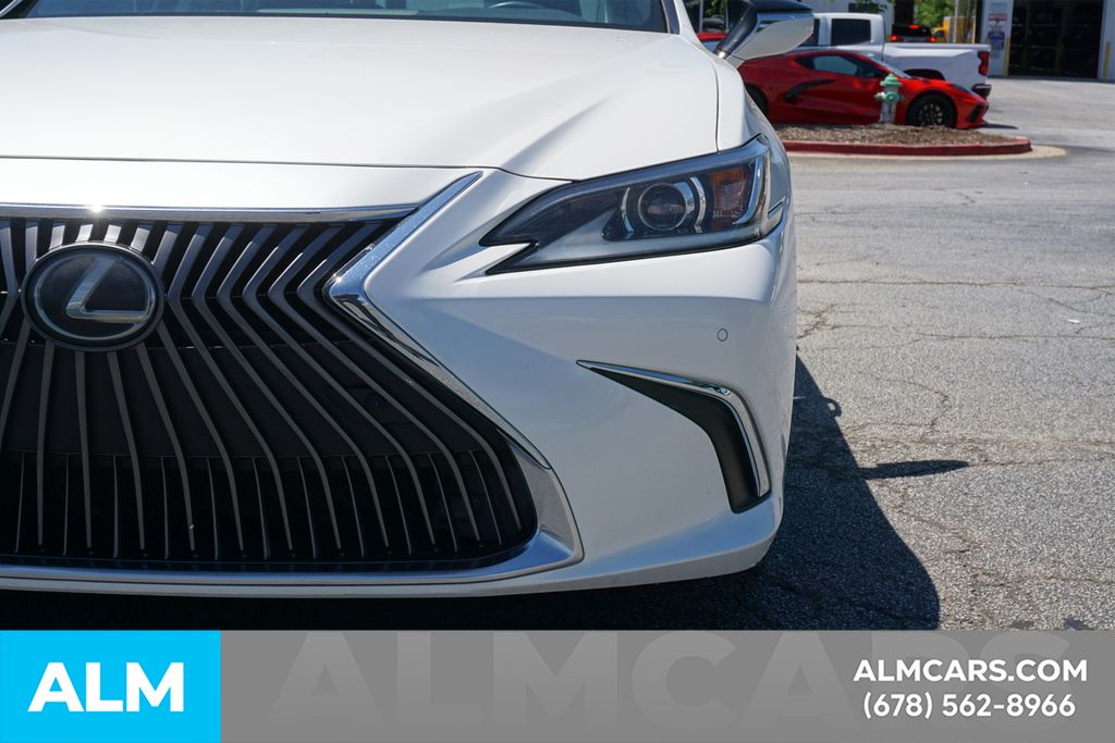 Used 2019 White Lexus 350 image 17