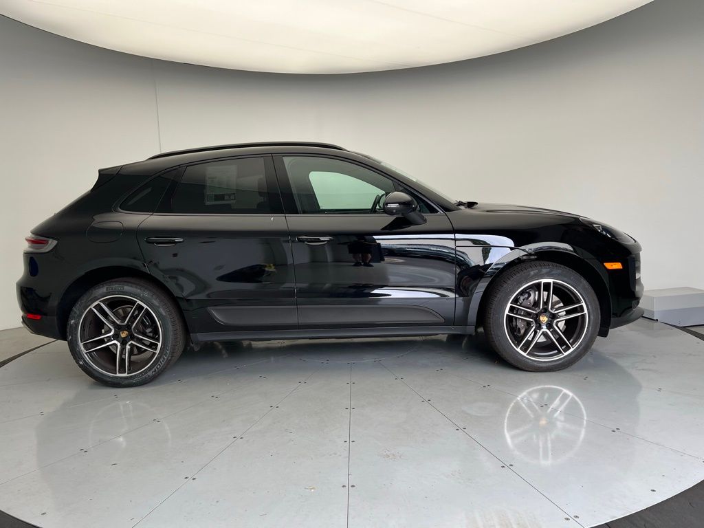 Thumbnail: 2021 Porsche Macan - 23