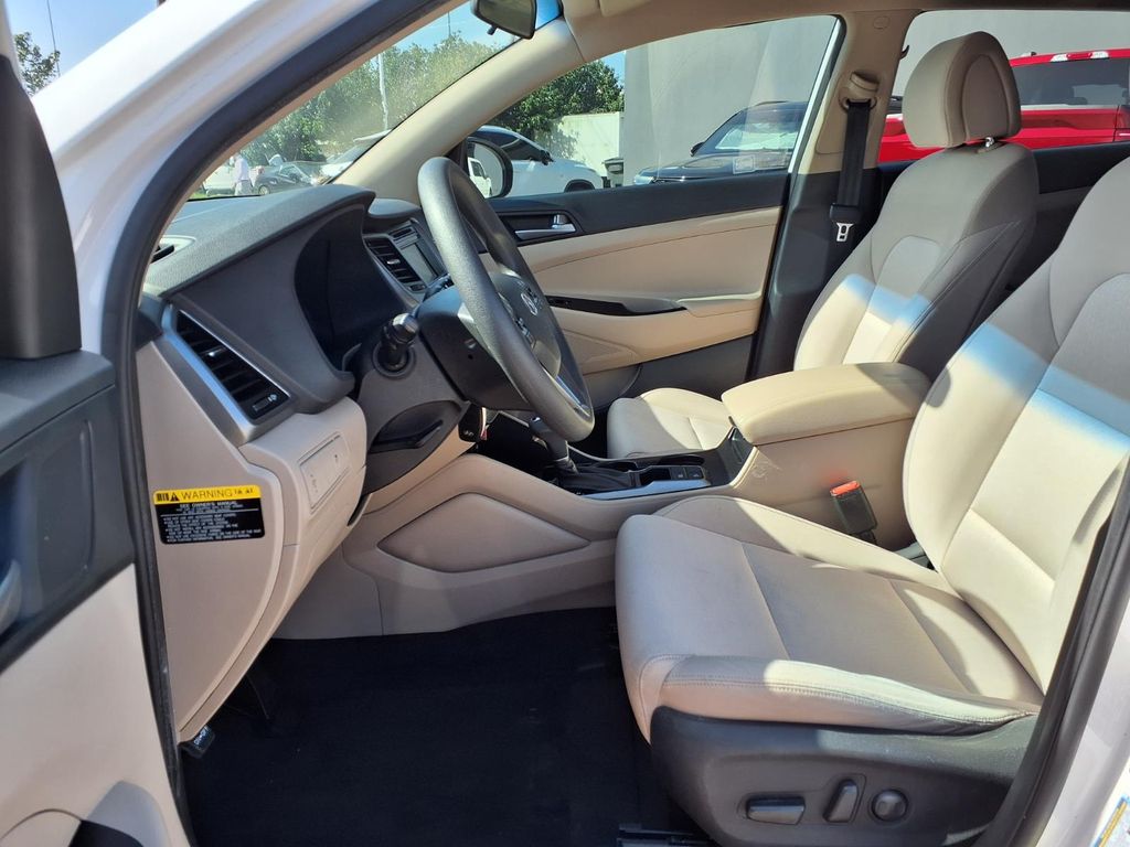 2016 Hyundai Tucson SE White at Baytown Hyundai