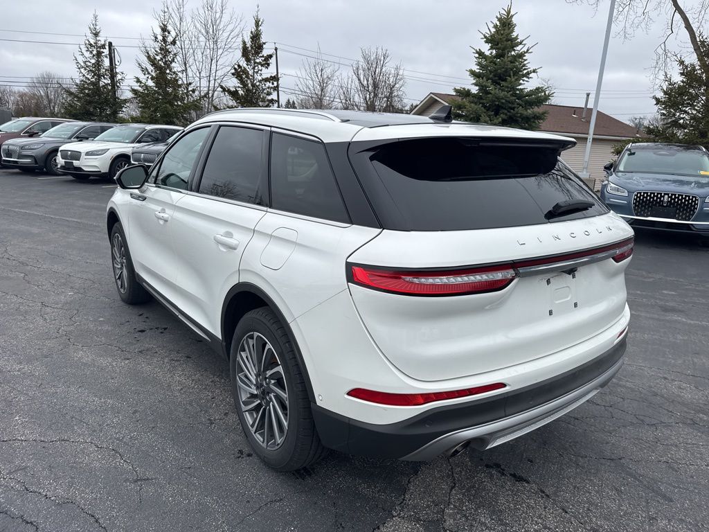 Certified Used 2023 White Lincoln Reserve image 3