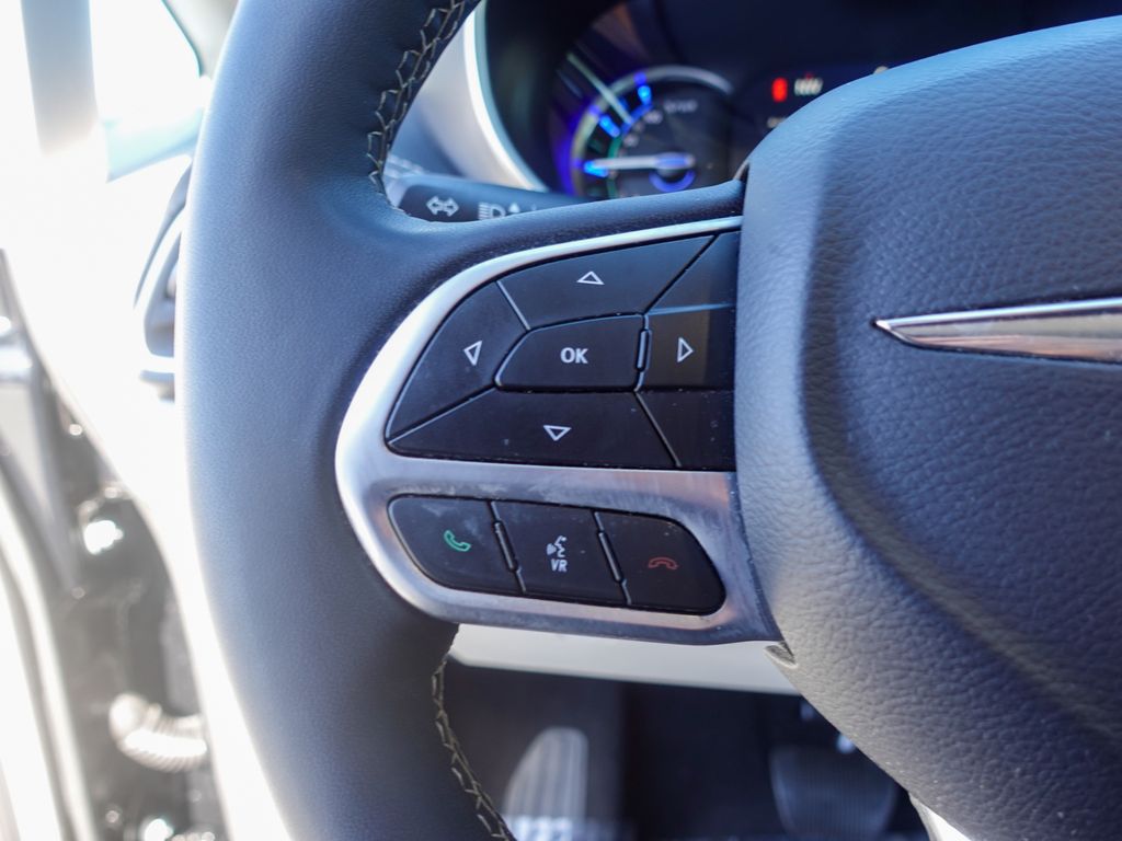 Used 2024 Black Chrysler Select image 11