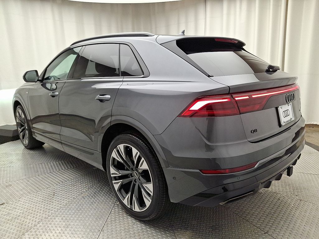 Thumbnail: 2026 Audi Q8 - 4