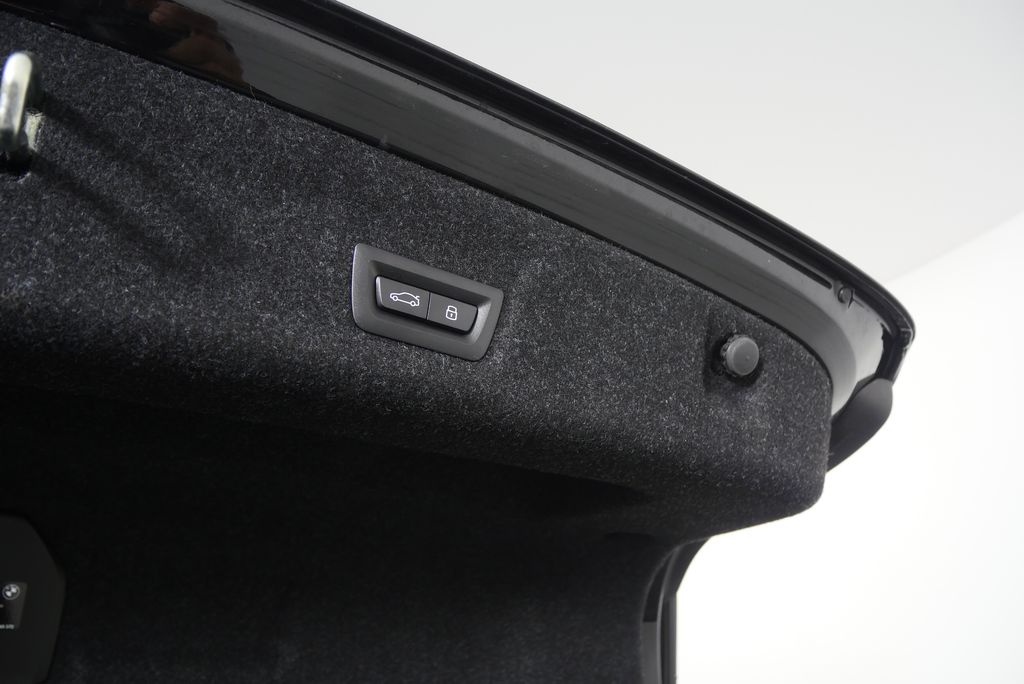 Thumbnail: 2025 BMW 3 Series - 18