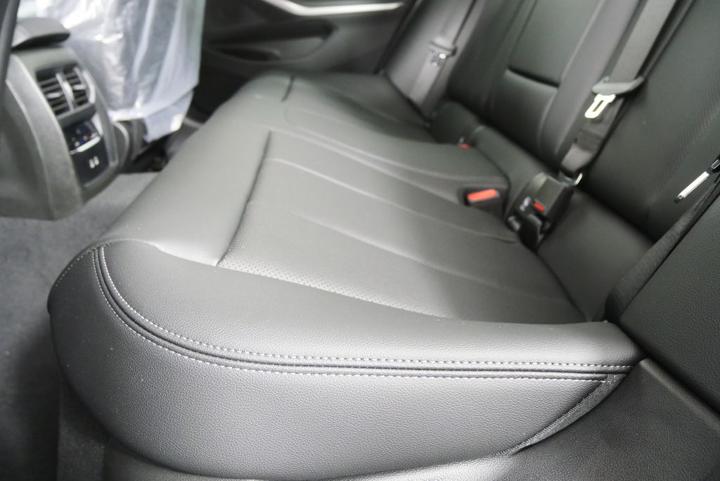 Thumbnail: 2026 BMW 3 Series - 15