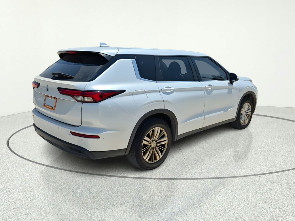 2023 Mitsubishi Outlander ES White at North Houston Mitsubishi