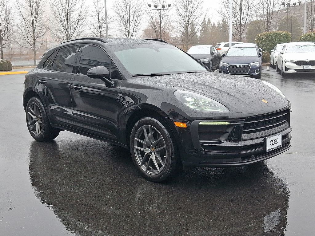 Thumbnail: 2022 Porsche Macan - 3