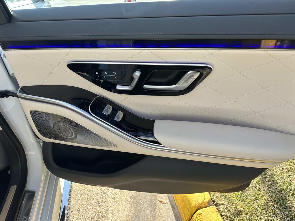 Thumbnail: 2024 Mercedes-Benz S-Class - 22