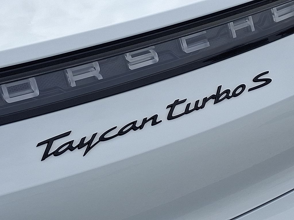 Thumbnail: 2022 Porsche Taycan - 32