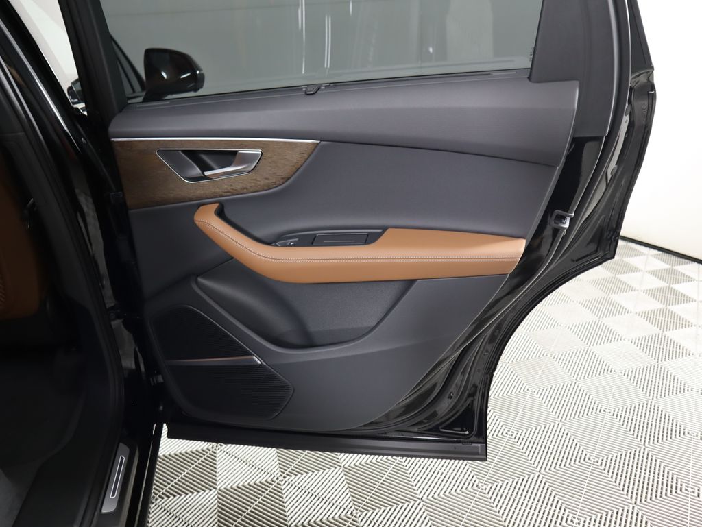 Thumbnail: 2026 Audi Q7 - 31