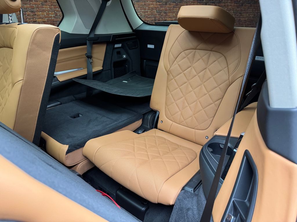 Certified Used 2025  BMW xDrive40i image 4