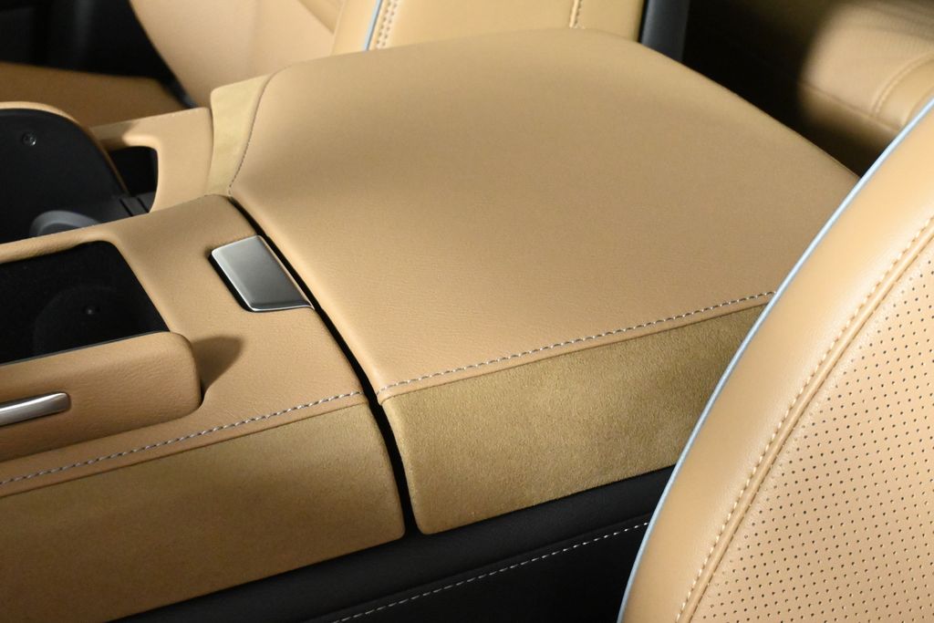 Thumbnail: 2026 INFINITI QX80 - 25