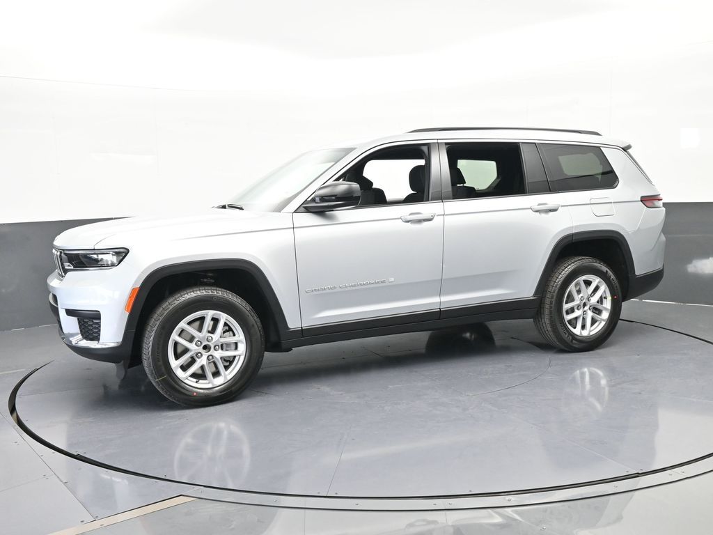 New 2026 Silver Zynith Jeep Laredo image 2