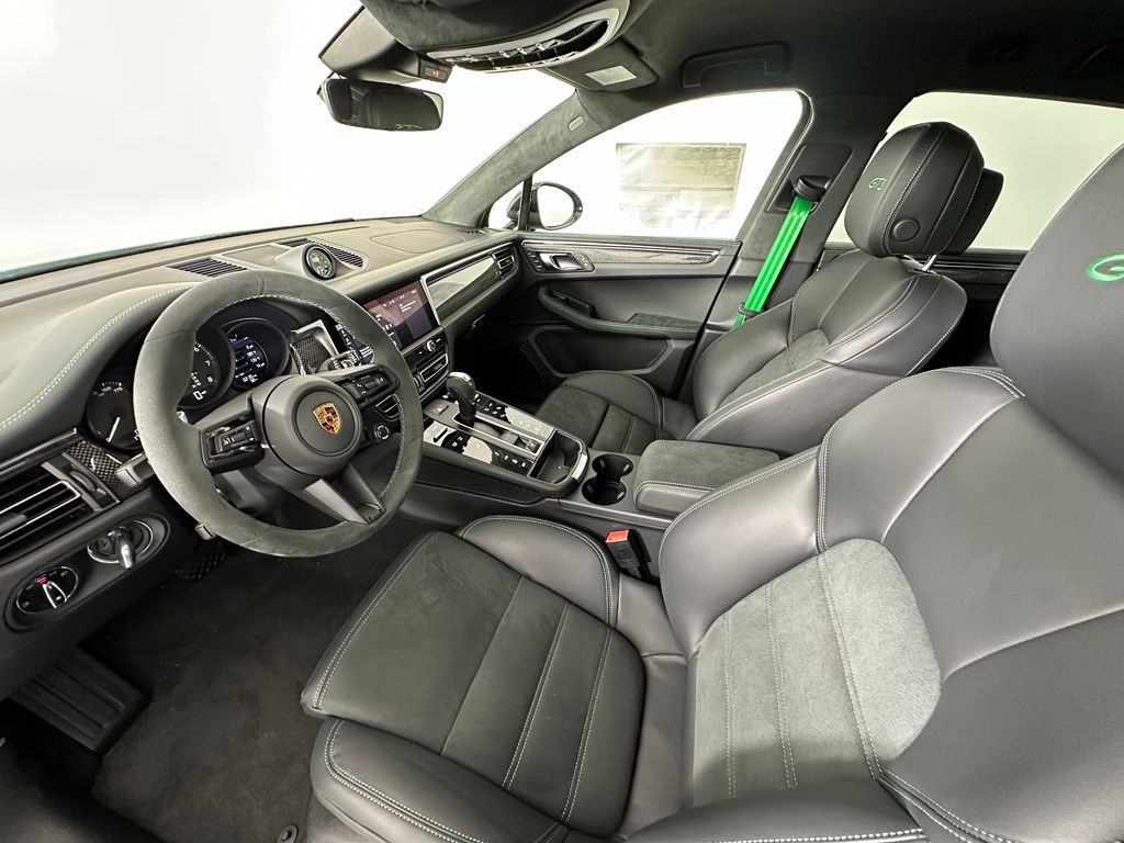 Thumbnail: 2026 Porsche Macan - 4