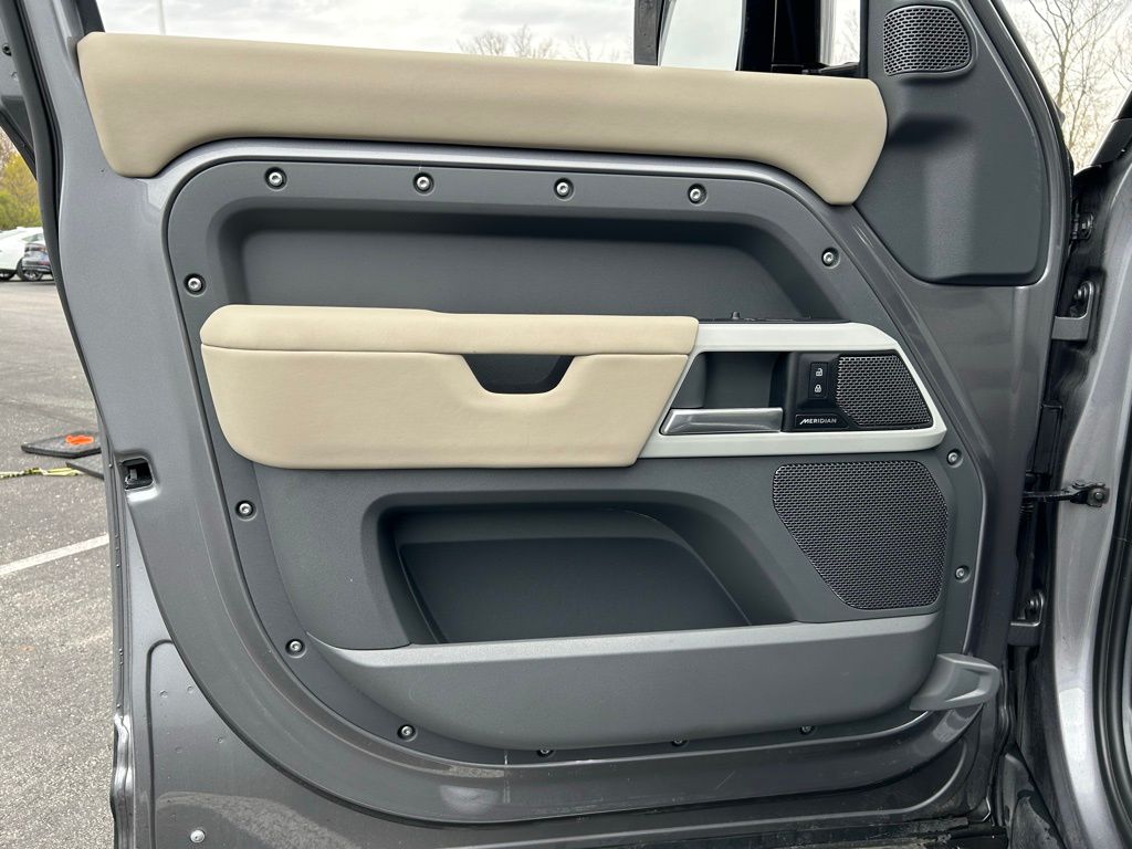 2024 Land Rover Defender 110 18