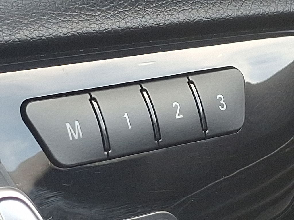 Thumbnail: 2017 Mercedes-Benz GLE - 30