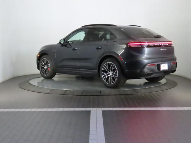 Thumbnail: 2025 Porsche Macan - 3