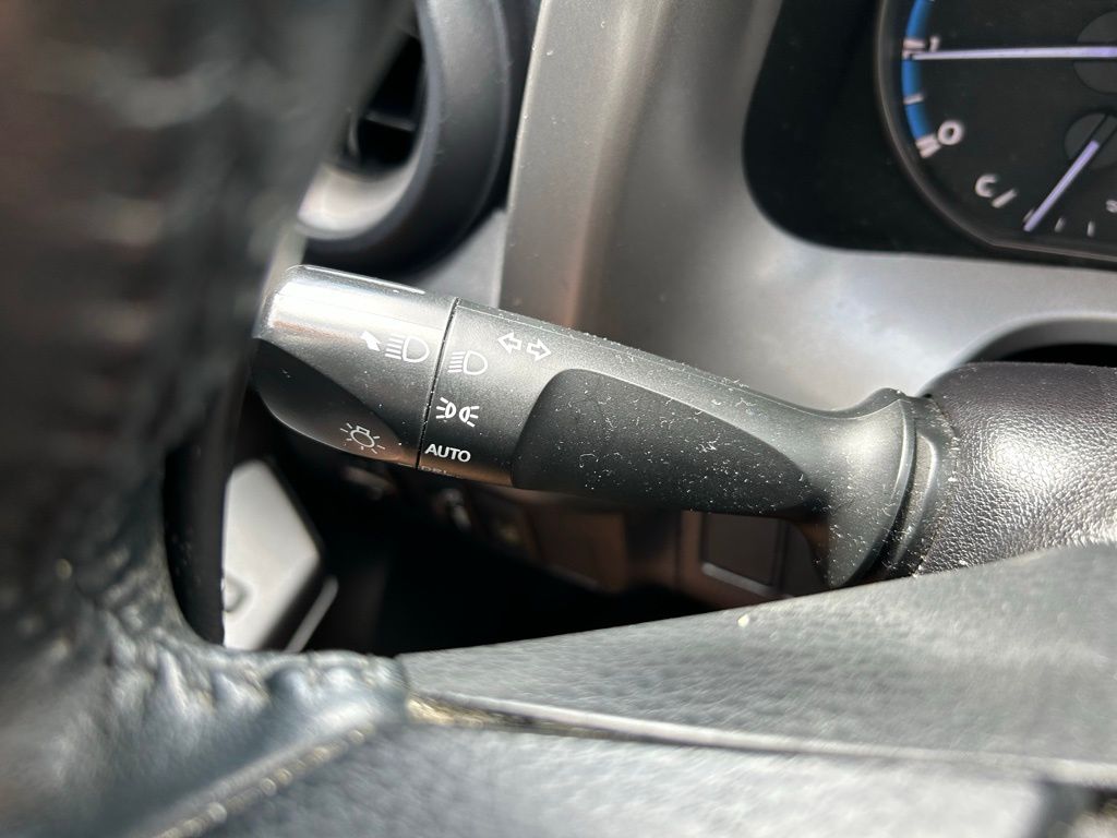 Thumbnail: 2018 Toyota RAV4 - 20