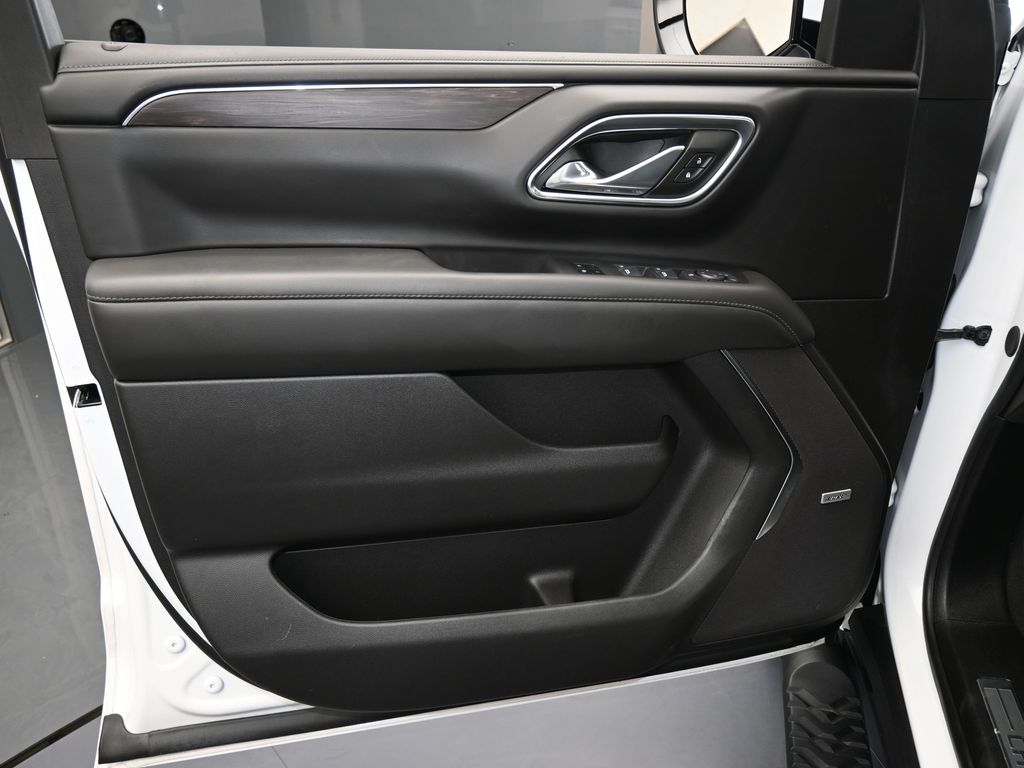 Used 2024 Summit White Chevrolet Z71 image 13