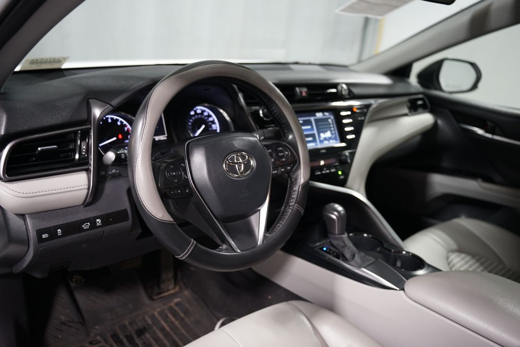 2020 Toyota Camry SE 7