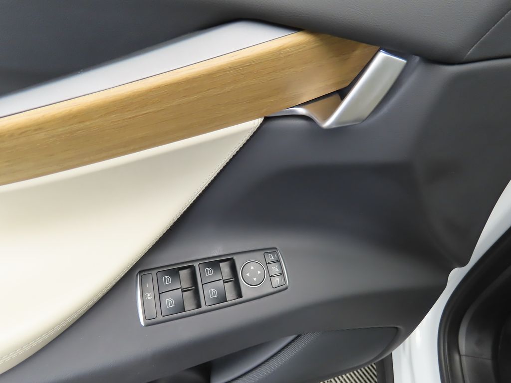 Thumbnail: 2020 Tesla Model X - 23