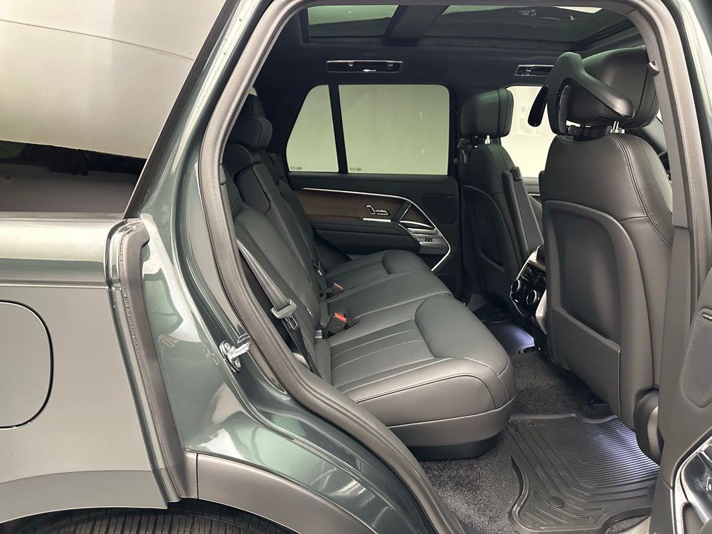 Thumbnail: 2025 Land Rover Range Rover - 7