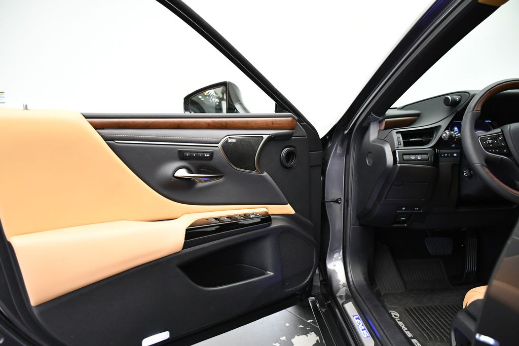 Thumbnail: 2025 Lexus ES - 30