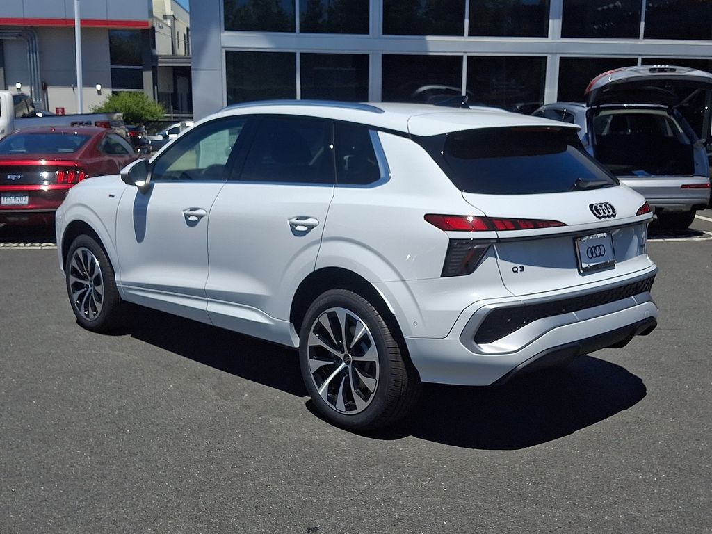 Thumbnail: 2026 Audi Q3 - 4