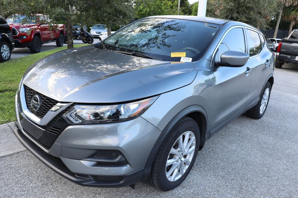 Thumbnail: 2021 Nissan Rogue Sport - 2