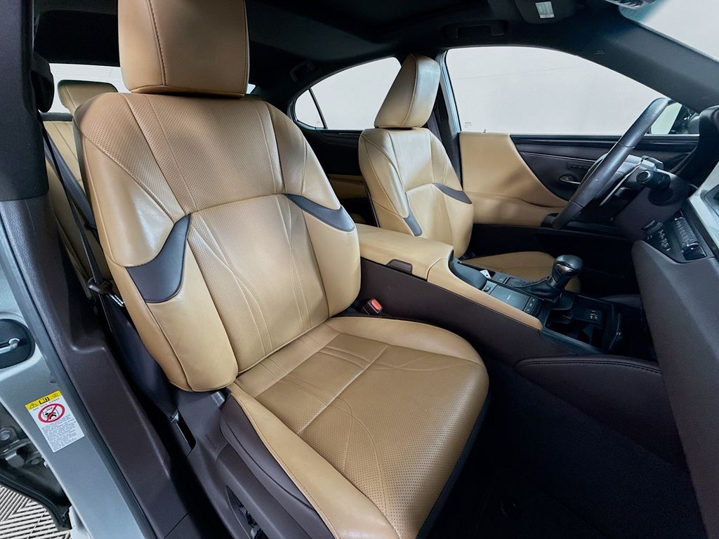2019 Lexus ES 350 Luxury 29