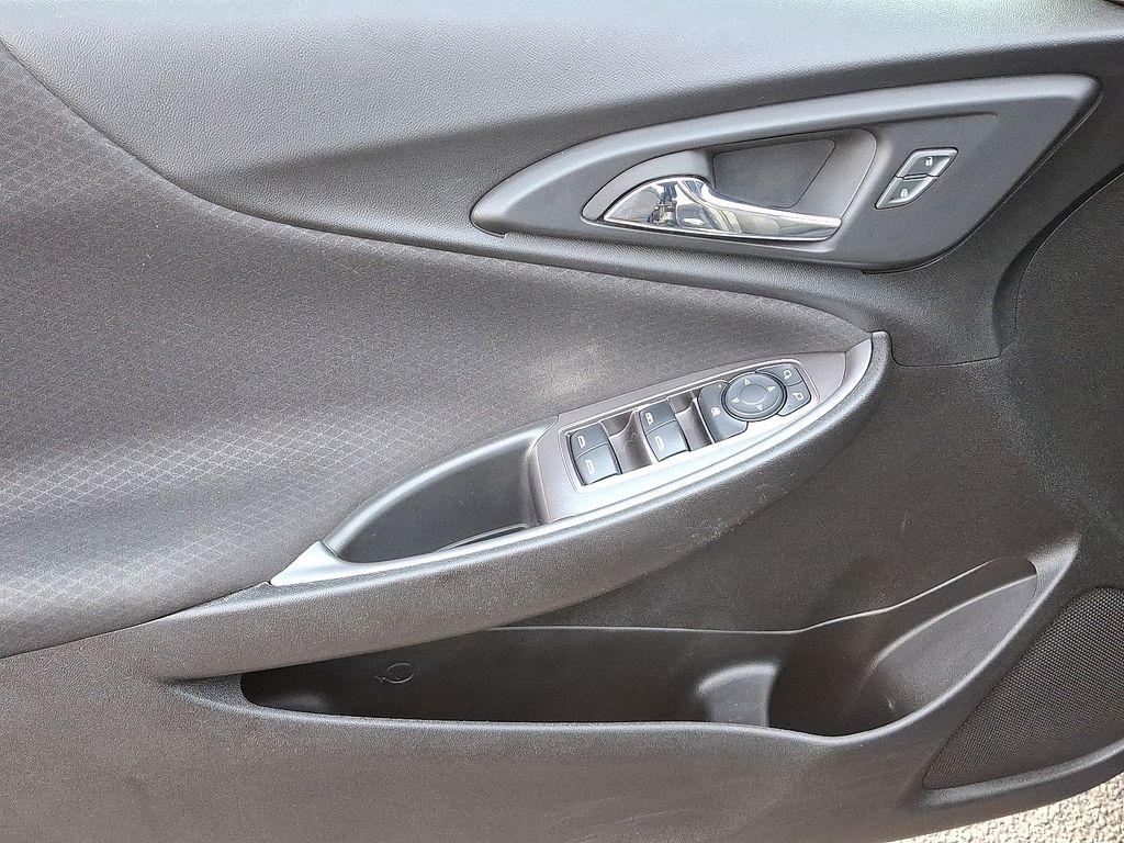 Thumbnail: 2022 Chevrolet Malibu - 13