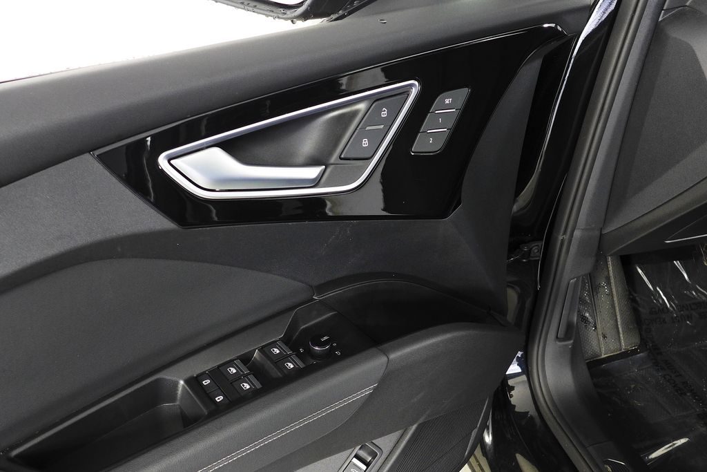 Thumbnail: 2025 Audi Q4 e-tron - 12