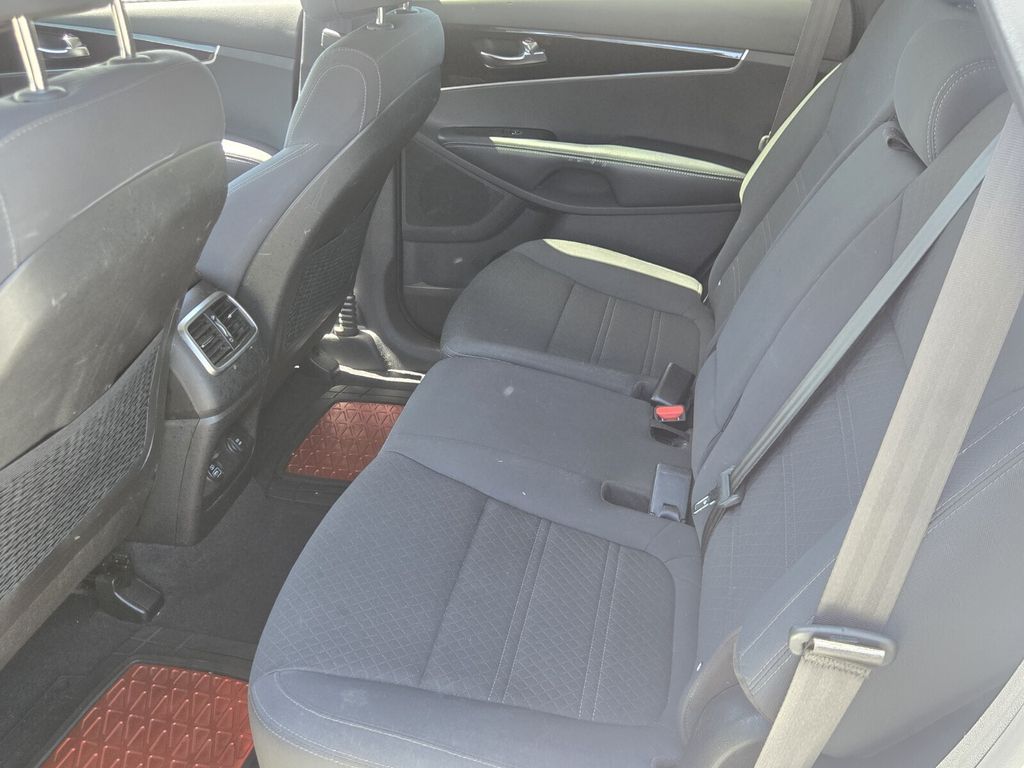 2017 Kia Sorento - $9,039