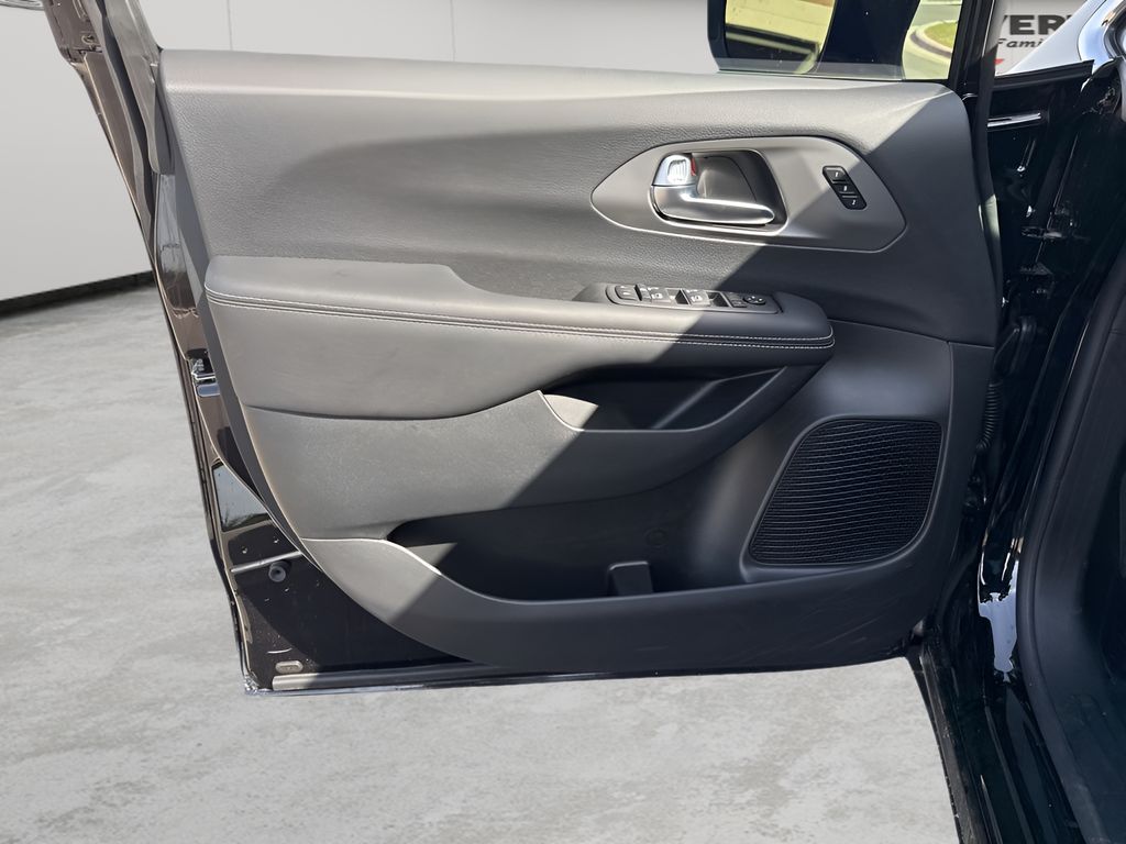 New Car 2025 Chrysler Pacifica  For Sale Under $40,000 In Austin, Texas