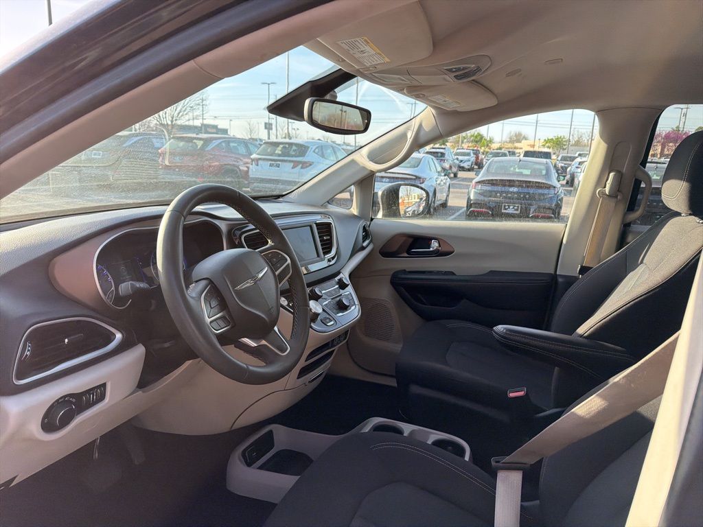 2023 Chrysler Voyager