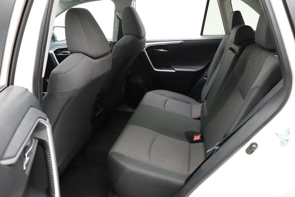 2024 Toyota RAV4 XLE 19