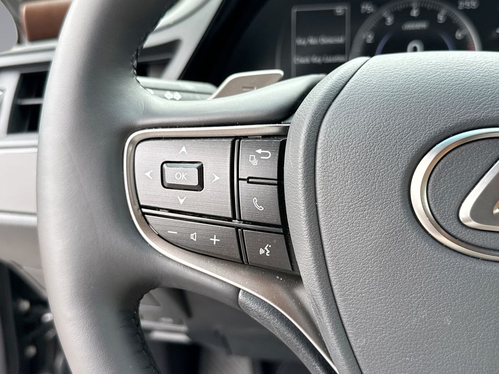 Thumbnail: 2025 Lexus ES - 26