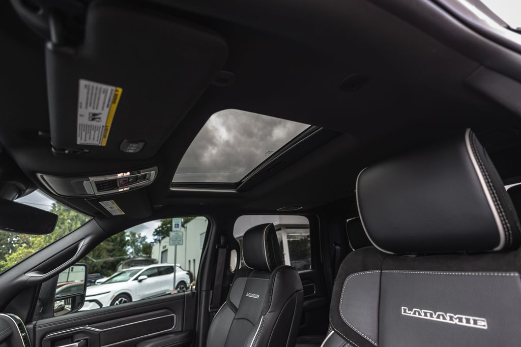 2025 Ram 3500 Laramie thumbnail 26