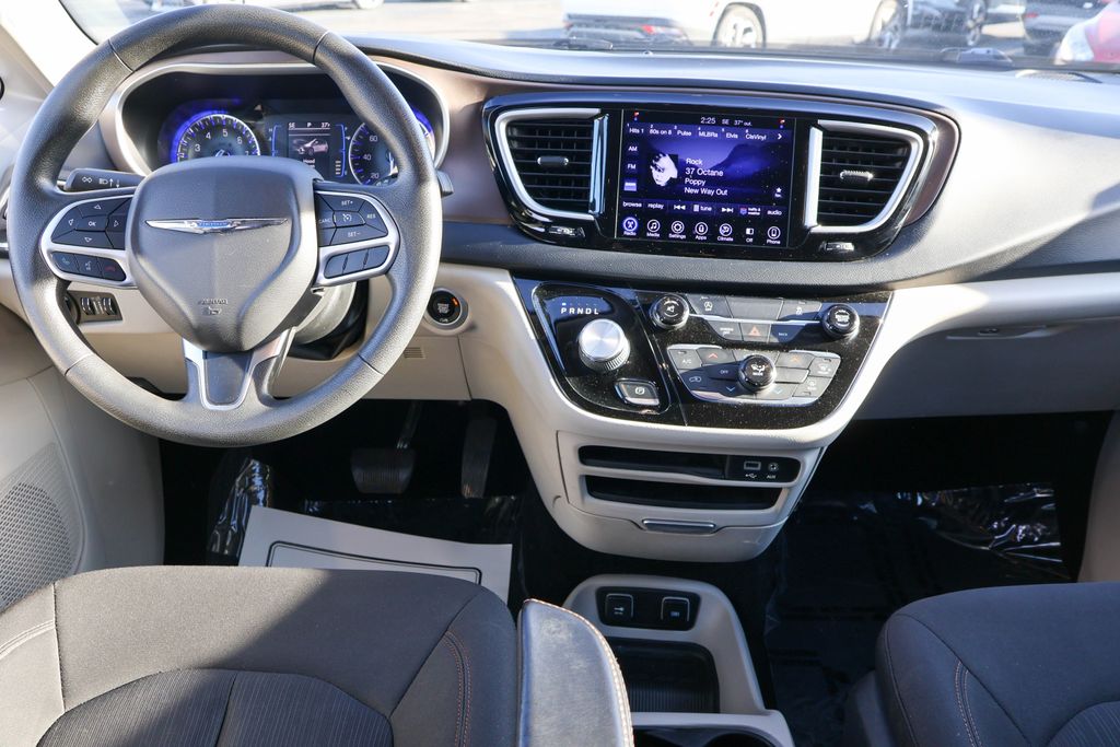 2017 Chrysler Pacifica Touring 29