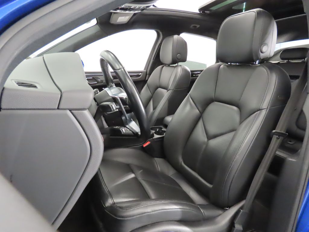 Thumbnail: 2017 Porsche Macan - 5