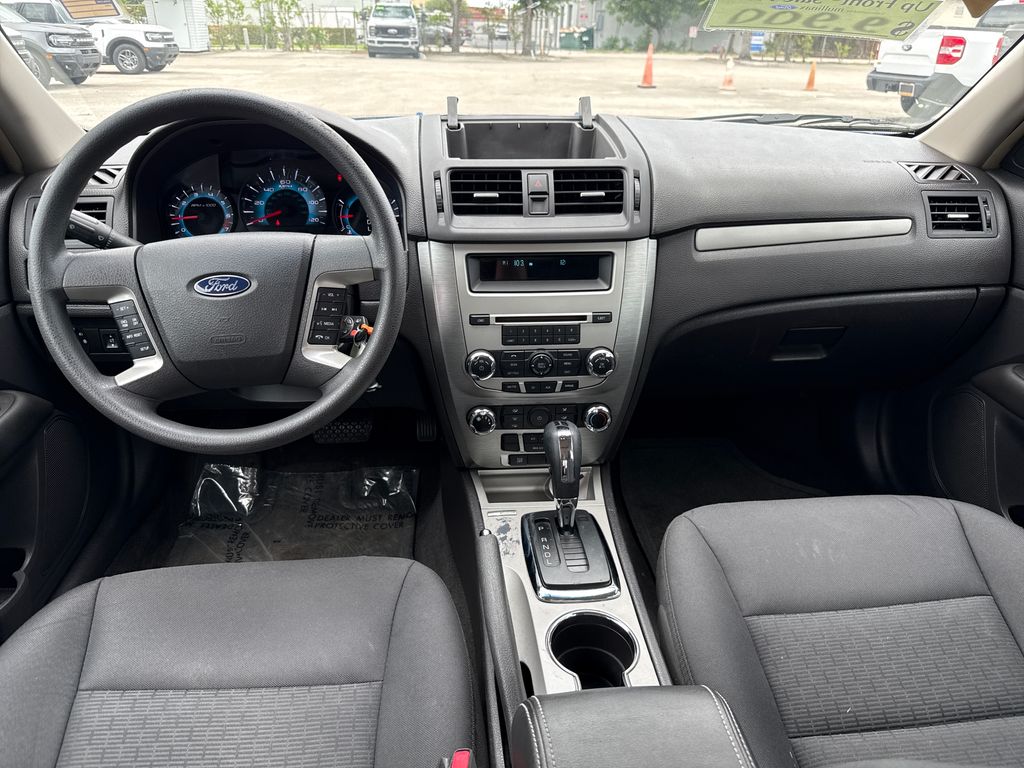 Used 2012 Blue Ford SE image 6