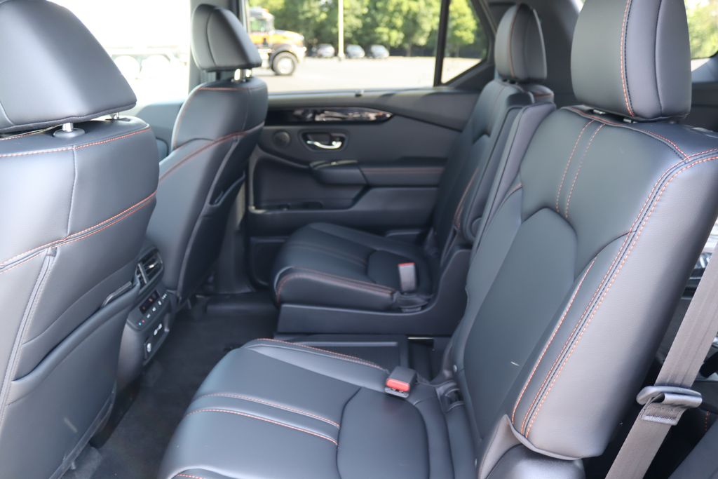 Thumbnail: 2025 Honda Pilot - 12