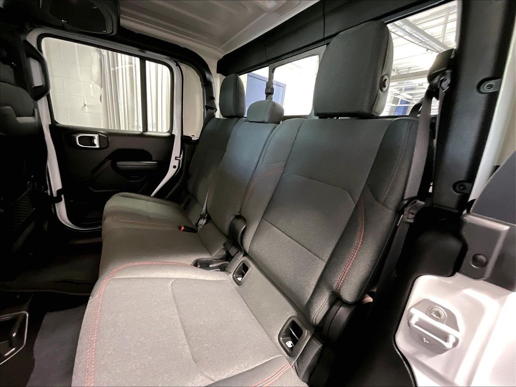 2026 Jeep Gladiator — photo 15