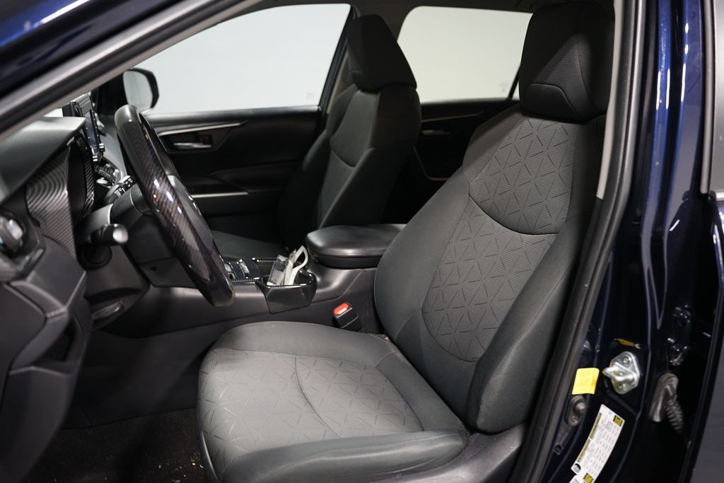 2021 Toyota RAV4 XLE 6