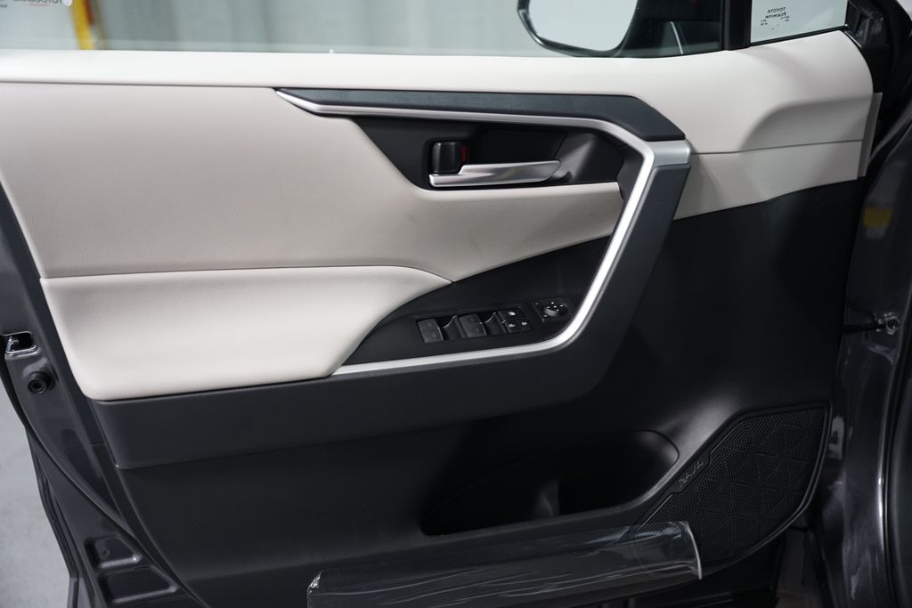 Thumbnail: 2025 Toyota RAV4 - 30